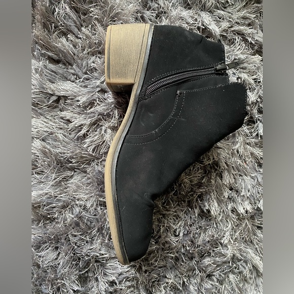 White Mountain faux suede booties - Picture 6 of 12